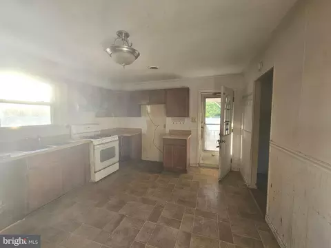 Entry Way - 7255 Benedict Ave, Benedict, MD 20612 photo 1 of 2