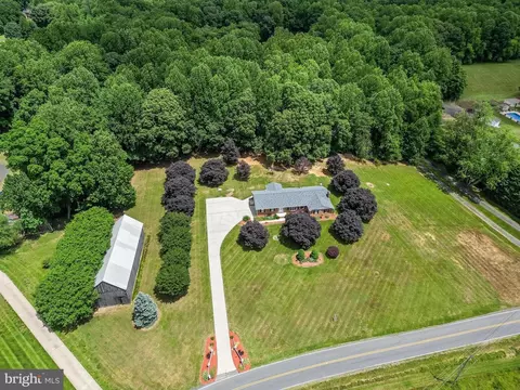 16940 Teagues Point Rd, Hughesville, MD 20637