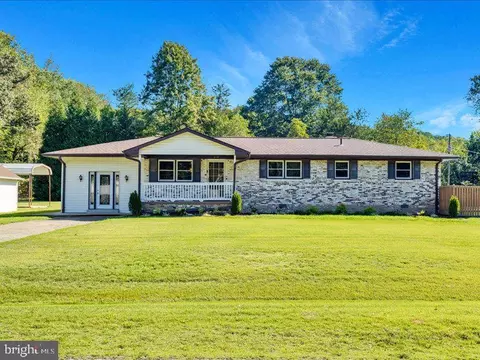 6410 Warren C Eller Dr, La Plata, MD 20646