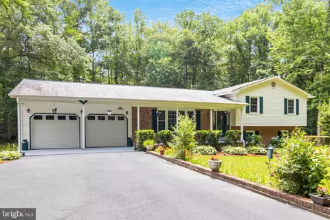 7437 Woodhaven Dr, La Plata, MD 20646