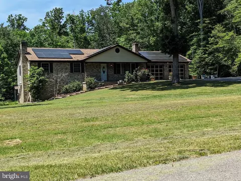 6997 Oak Glen Dr, Hughesville, MD 20637