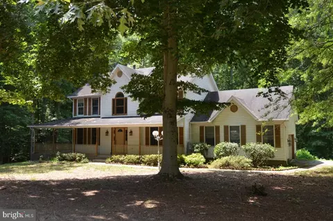 11955 Amy Dr, La Plata, MD 20646