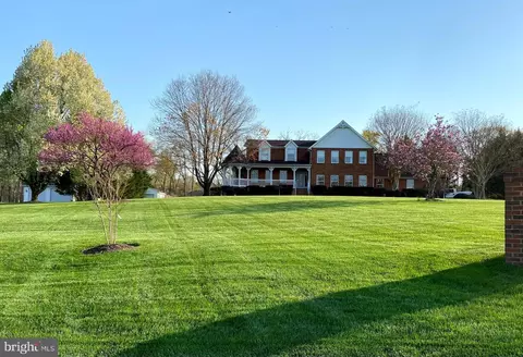 9190 Crescent Ln, La Plata, MD 20646