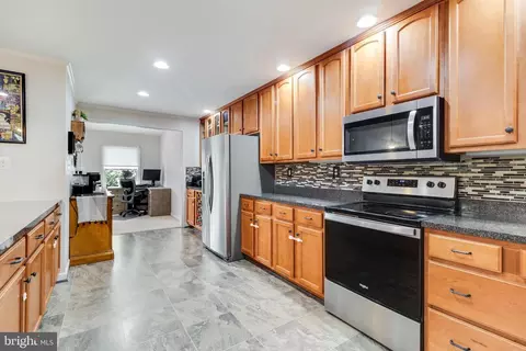 Kitchen - 239 Heather Ct, La Plata, MD 20646 photo 5 of 8