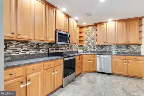 Kitchen - 239 Heather Ct, La Plata, MD 20646 photo 8 of 8