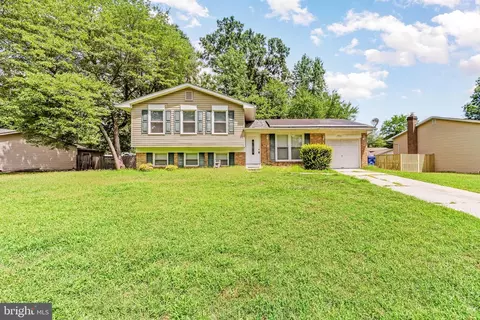 2011 Darnell Ct, Waldorf, MD 20602