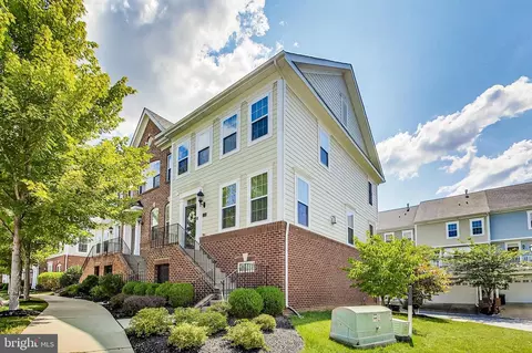 19 Mustang Dr, La Plata, MD 20646