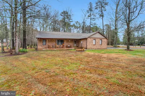 14800 King Charles Dr, Swan Point, MD 20645 photo 5