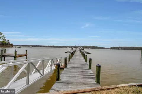 14800 King Charles Dr, Swan Point, MD 20645 photo 4