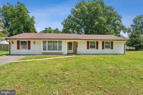 2529 Lisa Dr, Waldorf, MD 20601