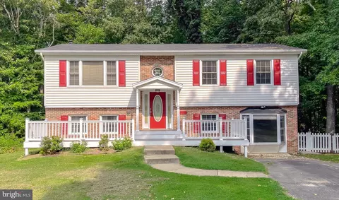 9140 Lindy Ln, La Plata, MD 20646