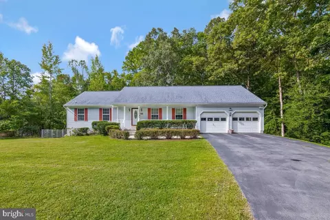 6395 Valyn Dr, Hughesville, MD 20637
