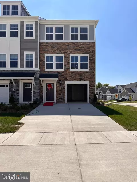 10884 Drummond Pl, White Plains, MD 20695