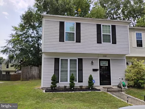 2565 Robinson Pl, Waldorf, MD 20602
