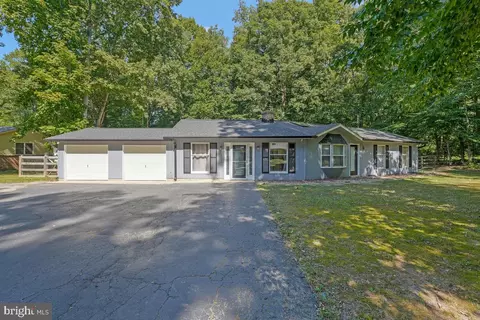 14086 Beverly Dr, Hughesville, MD 20637