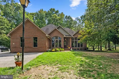 9180 Crescent Ln, La Plata, MD 20646