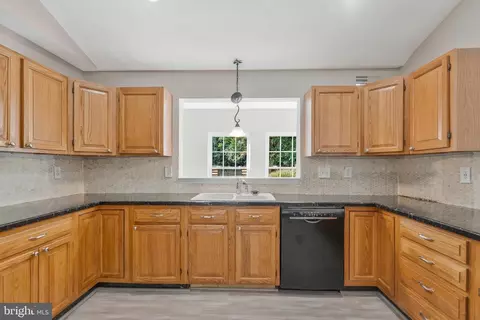 Kitchen - 16145 Inheritance Dr, Brandywine, MD 20613 photo 2 of 4