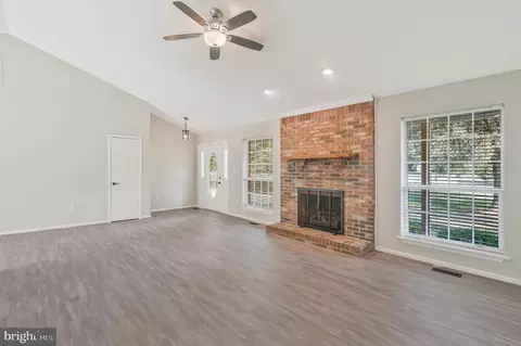 Living - 16145 Inheritance Dr, Brandywine, MD 20613 photo 4 of 5