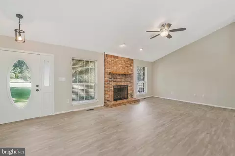 Living - 16145 Inheritance Dr, Brandywine, MD 20613 photo 2 of 5