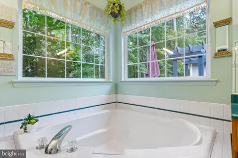 Bath - 11335 Devon Ct, Swan Point, MD 20645 photo 1 of 2