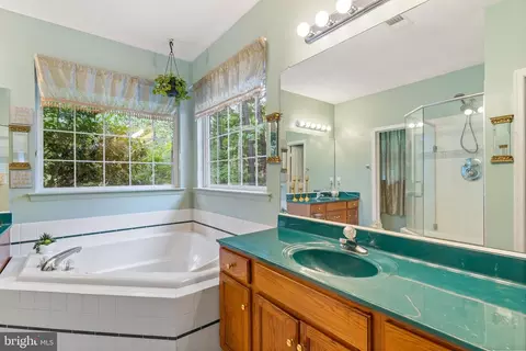 Bath - 11335 Devon Ct, Swan Point, MD 20645 photo 2 of 2