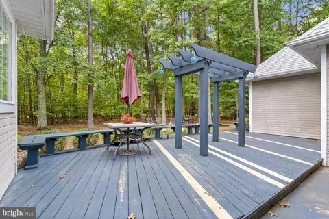 Exterior - 11335 Devon Ct, Swan Point, MD 20645 photo 4 of 5