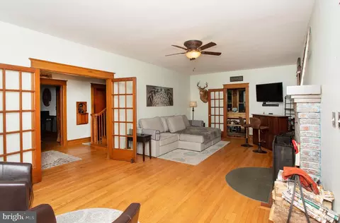 Living - 9295 Mitchell Rd, La Plata, MD 20646 photo 2 of 2