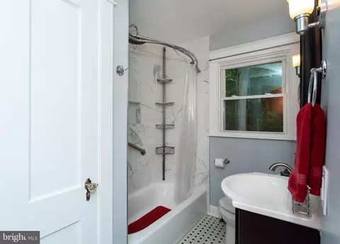 Bath - 9295 Mitchell Rd, La Plata, MD 20646 photo 2 of 2