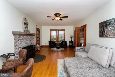 Living - 9295 Mitchell Rd, La Plata, MD 20646 photo 1 of 2