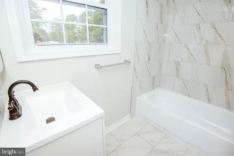 Bath - 3270 Malcolm Rd, Brandywine, MD 20613 photo 3 of 6