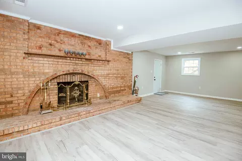 Living - 3270 Malcolm Rd, Brandywine, MD 20613 photo 7 of 7