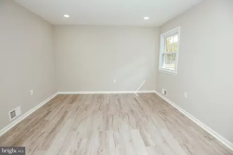 Living - 3270 Malcolm Rd, Brandywine, MD 20613 photo 5 of 7