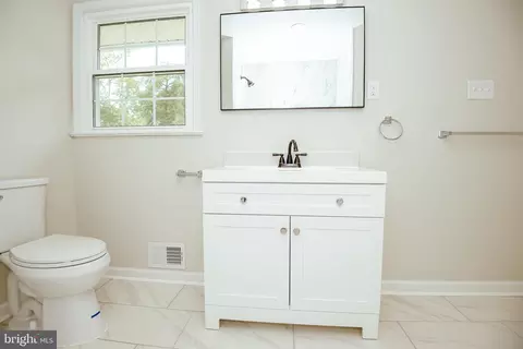 Bath - 3270 Malcolm Rd, Brandywine, MD 20613 photo 2 of 6