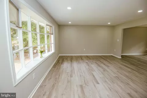 Living - 3270 Malcolm Rd, Brandywine, MD 20613 photo 1 of 7
