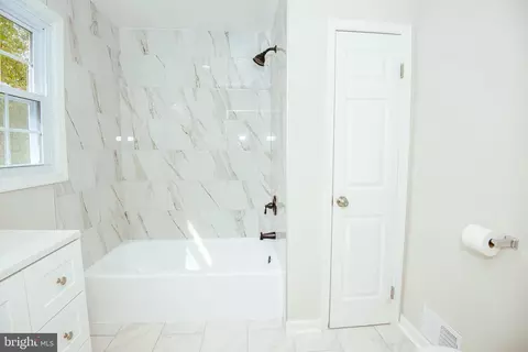 Entry Way - 3270 Malcolm Rd, Brandywine, MD 20613 photo 4 of 7
