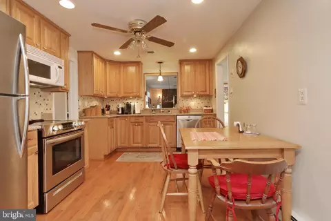 Kitchen - 7635 Bumpy Oak Rd, La Plata, MD 20646 photo 5 of 5