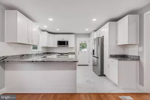 11200 Carroll Dr, Waldorf, MD 20601