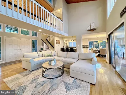 Living - 11720 Over Creek Ct, Issue, MD 20645 photo 6 of 9