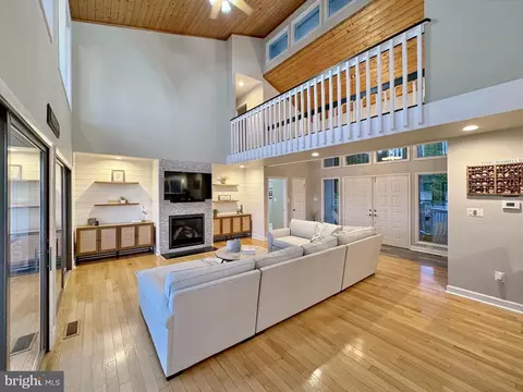 Living - 11720 Over Creek Ct, Issue, MD 20645 photo 9 of 9