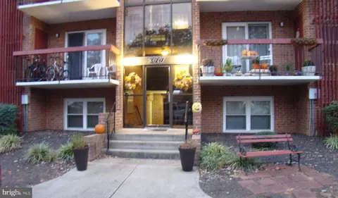 327 Saint Marys Ave #7D, La Plata, MD 20646