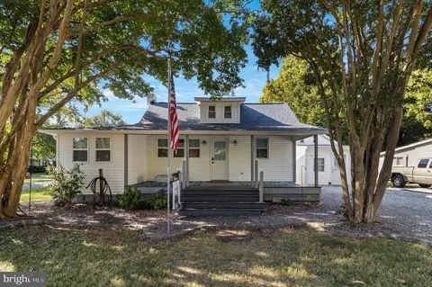 16223 Mallard Dr, Cobb Island, MD 20625