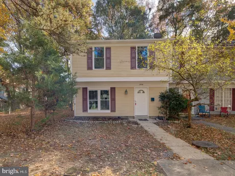 2549 Robinson Pl, Waldorf, MD 20602