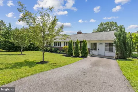 809 Severn Dr, La Plata, MD 20646