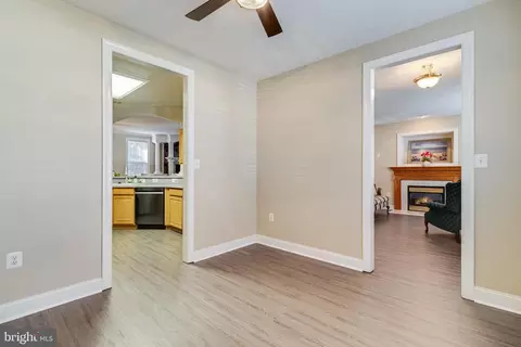 8045 Settle Ct, Waldorf, MD 20603 photo 27