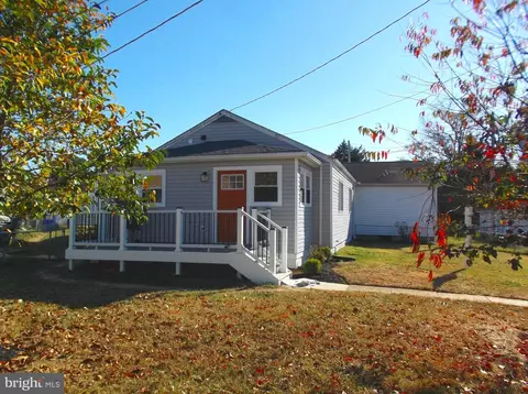 33 Circle Ave, Indian Head, MD 20640