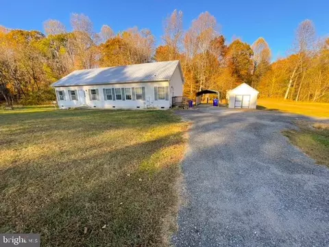 17420 Teagues Point Rd, Hughesville, MD 20637