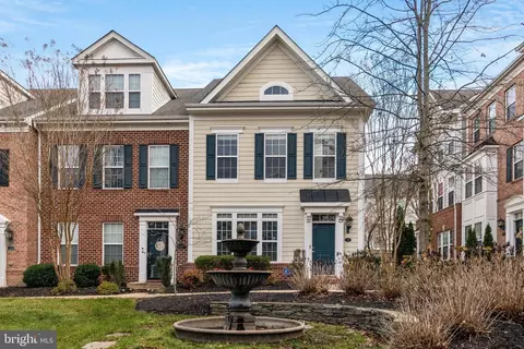 15 Steeplechase Dr, La Plata, MD 20646