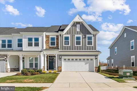 10716 Great Lakes Pl, White Plains, MD 20695