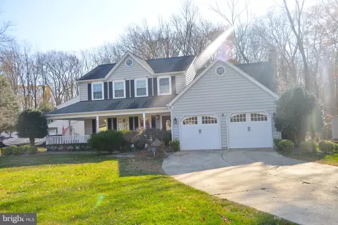 2913 Crestview Ct, Waldorf, MD 20603