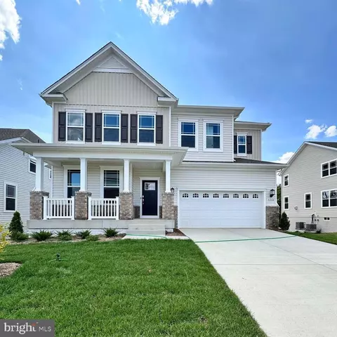 5865 St David Dr, White Plains, MD 20695
